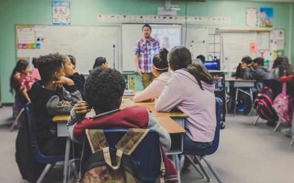 Alunos do Ensino Primário em sala de aula